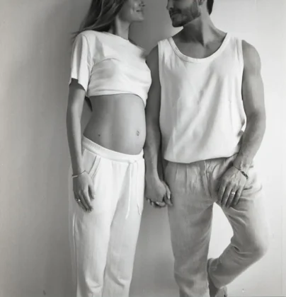 A cerim&ocirc;nia foi realizada &agrave; beira-mar e reuniu amigos e familiares pr&oacute;ximos. (Foto: Instagram)