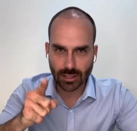 Eduardo Bolsonaro reage a acusa&ccedil;&otilde;es de ser o 'camisa 10 de Lula' e detona aliados (Foto: Instagram)