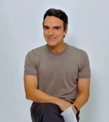 Tadeu Schmidt compartilhou com seus seguidores, na manh&atilde; da &uacute;ltima ter&ccedil;a-feira (13), os desafios da primeira noite de sono ap&oacute;s a estreia do Big Brother Brasil. (Foto: Instagram)